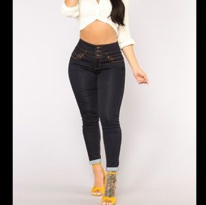 Detention booty lifting jeans